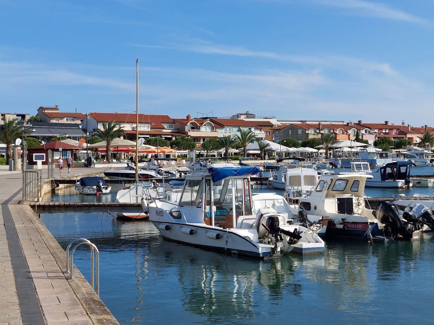 Neu Renovierte Ferienwohnung Mit Klima, Wlan, Terrasse Und Grill Pula Luaran gambar
